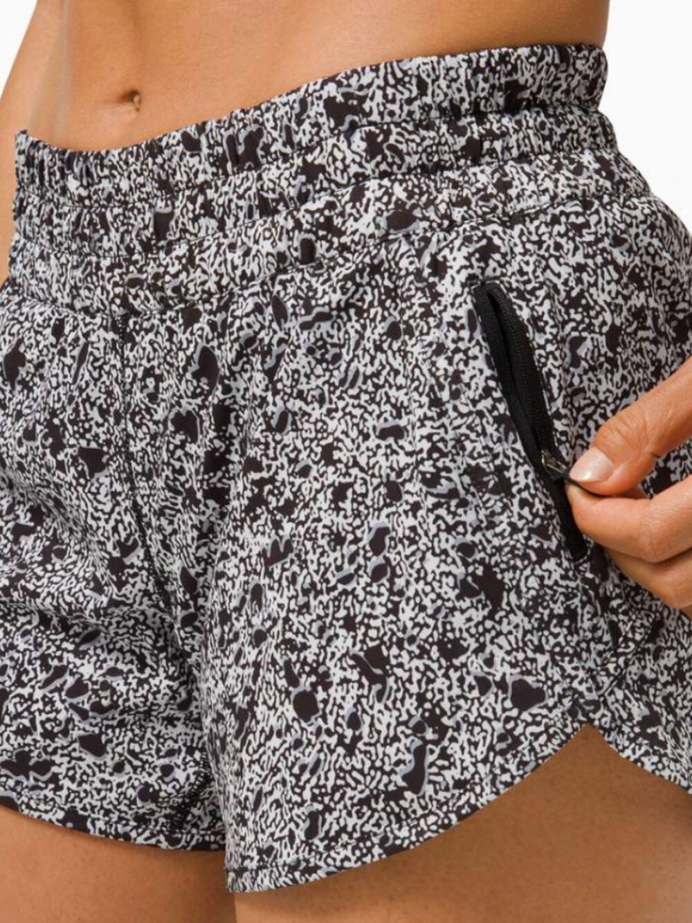 Lululemon Tracker Short V *4" Sporadic Black Rhino Grey sz 2 RARE - Picture 3 of 4